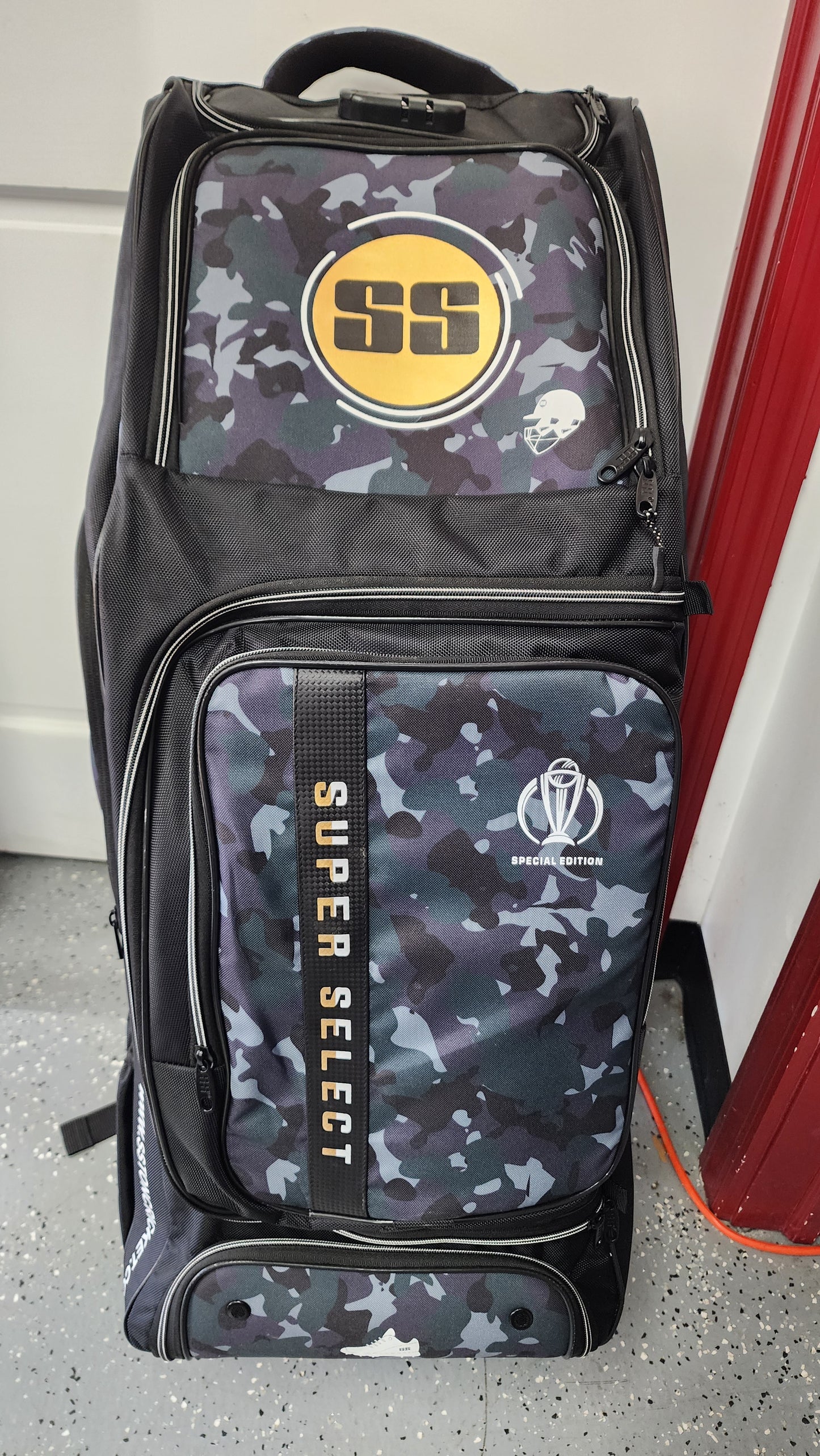SS SUPER SELECT Duffle Kit Bag