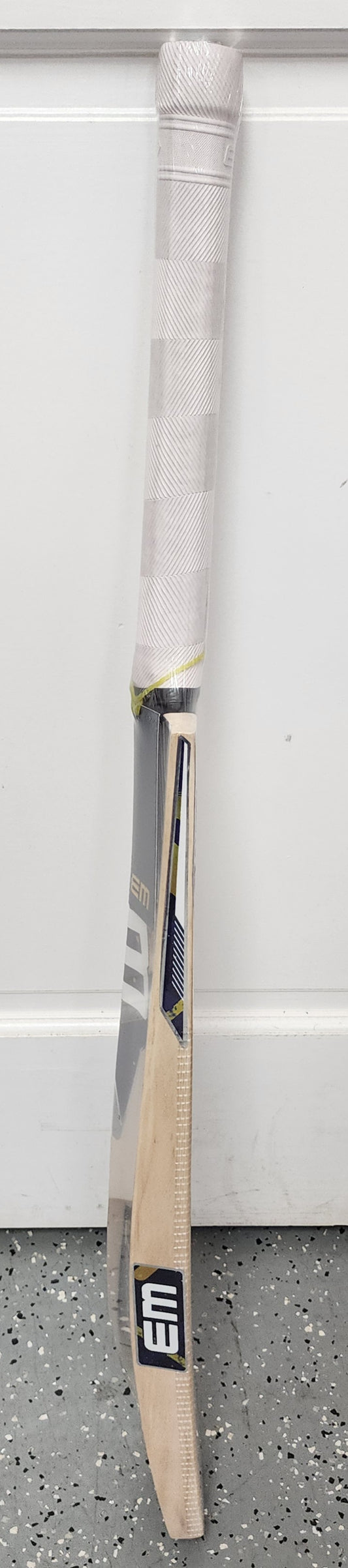 EM Rocket 1.0 Kashmir Willow cricket bat