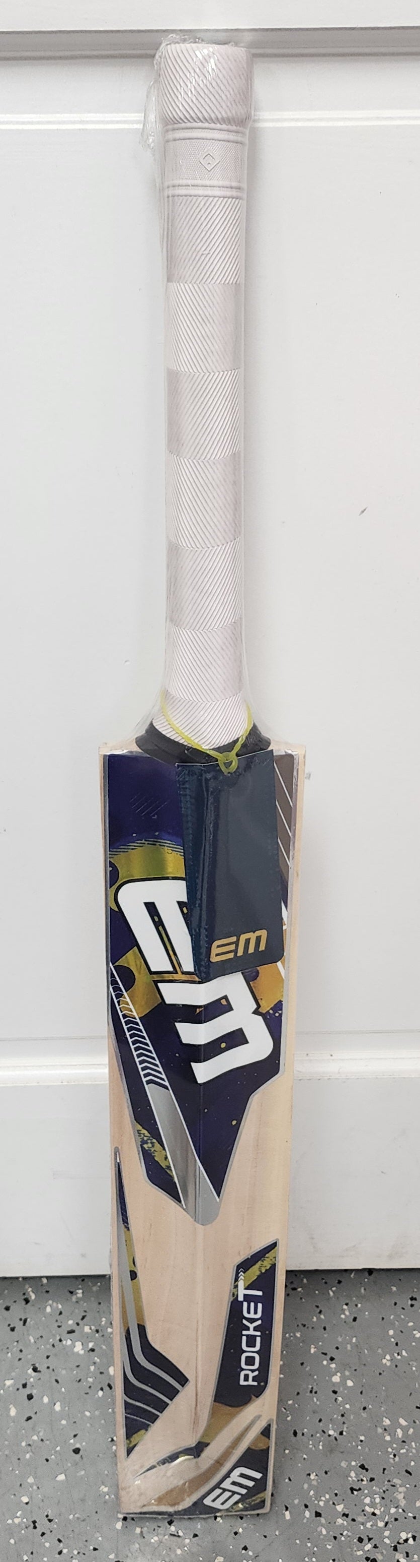 EM Rocket 1.0 Kashmir Willow cricket bat