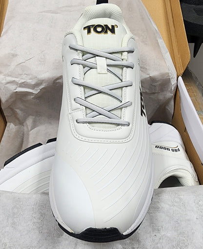 SS PRO 9000 Cricket Shoes