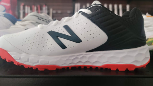 New Balance NB Rubber Stud cricket shoes