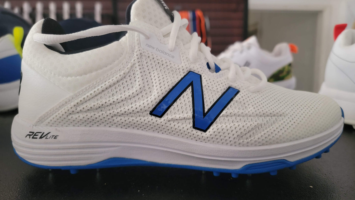 New Balance Cricket shoes spikes