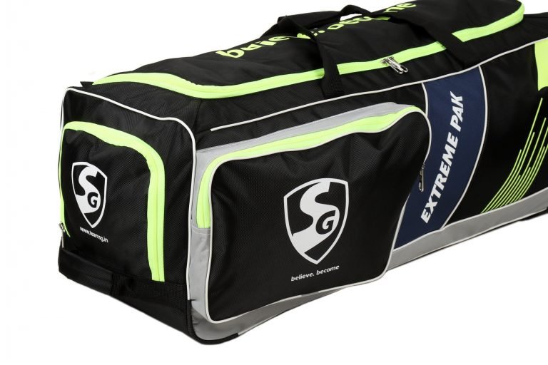 SG Extremepak kit bag with shoe compartment with wheel