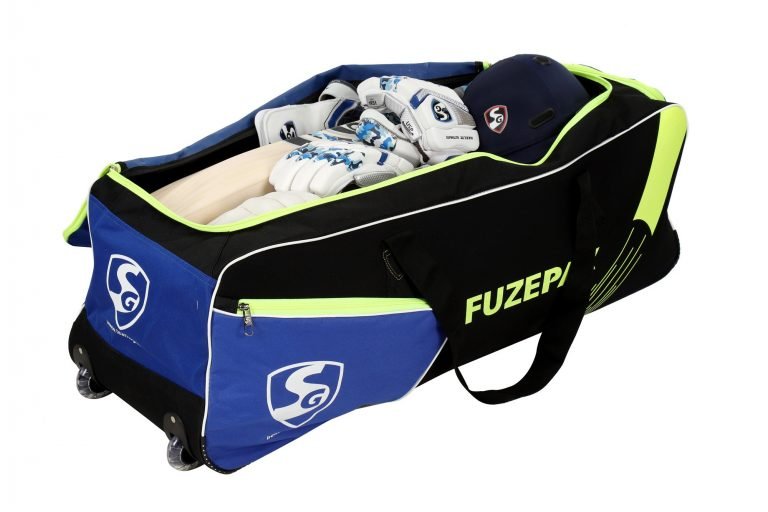 SG Fuzepak kit bag with shoe compartment with wheel