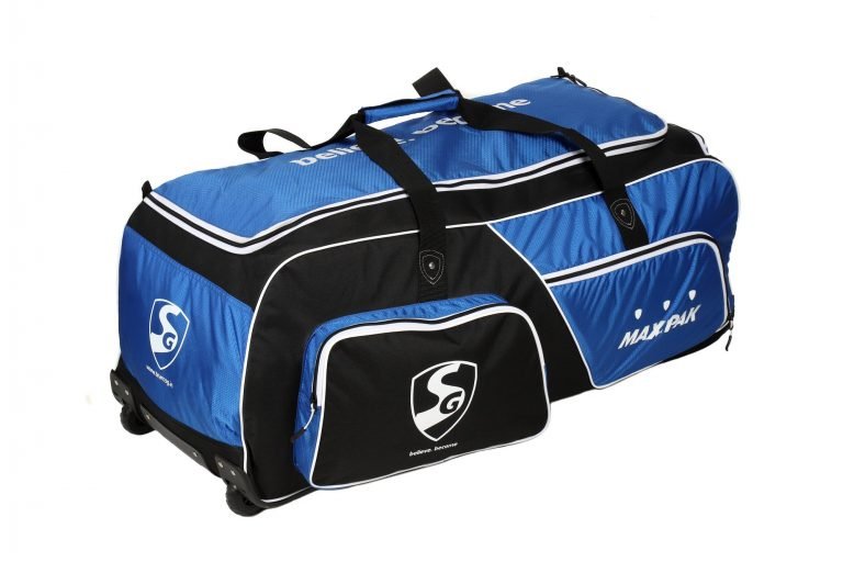 SG Maxipak kit bag with shoe compartment and wheels